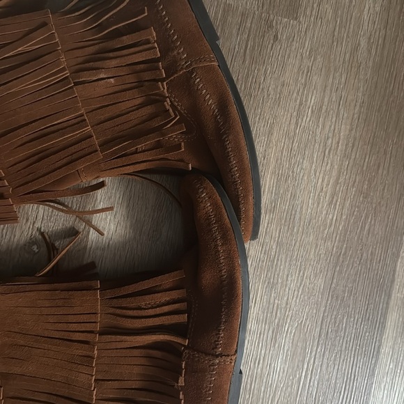 Minnetonka 3 layer fringe boots - Picture 7 of 7